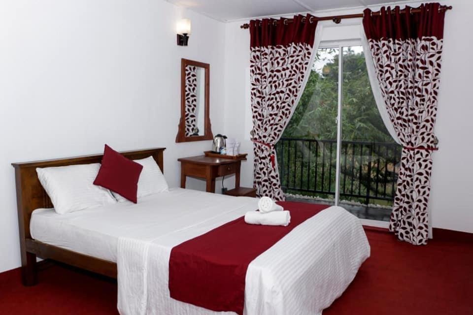 Sadhara River View Lodge Kandy Exterior photo
